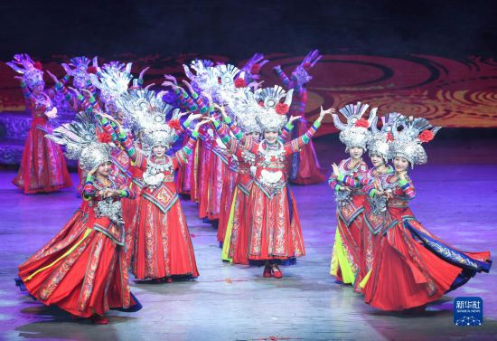 贵州大型民族歌舞《多彩贵州风》成功演出5000场
