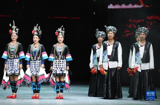 贵州大型民族歌舞《多彩贵州风》成功演出5000场