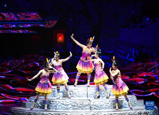 贵州大型民族歌舞《多彩贵州风》成功演出5000场