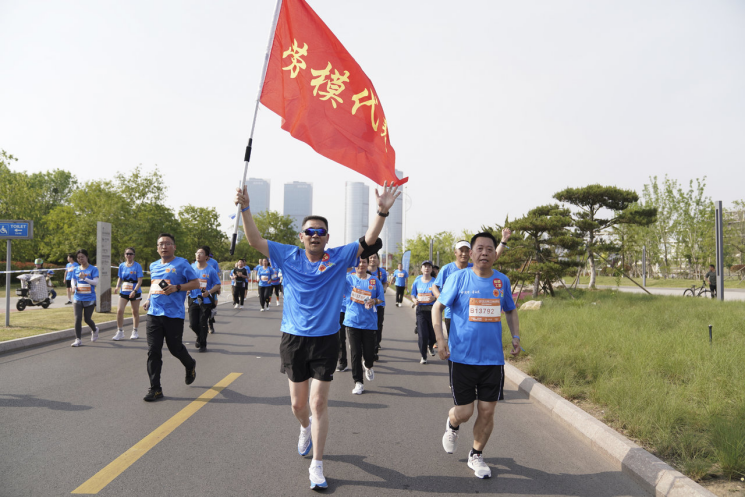 劳模工匠、产业工人、新就业形态劳动者等群体引领特色方阵领先跑。主办方供图