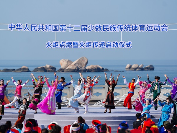 启动仪式现场的舞蹈表演。人民日报记者 陶相安摄